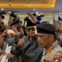 Tiba Di Bareskrim, Panji Gumilang Lempar Senyum Acungkan Jempol