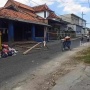 BREAKING NEWS! Warga Bangkalan Ngamuk Tutup Jalan Gegara Sampah Menumpuk