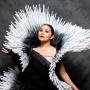 Prilly Latuconsina Gunakan Gaun Sedotan untuk Acara Jember Fashion Carnaval
