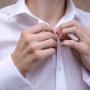 4 Alasan Kancing Pria dan Wanita Berbeda Letak, Mau Tahu?
