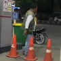 Meresahkan Warga, Tukang Parkir di Fasilitas ATM dalam SPBU Pekanbaru