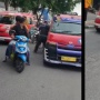 Dua Supir Adu Jotos di Jalan Gegara Rebutan Penumpang, Netizen: Sudah Biasa