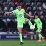 Benahi Lini Belakang, Tottenham Resmi Boyong Bek Jangkung Belanda dari Wolfsburg