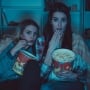 Ngeri Tapi Nagih! Ini Lho Alasan Psikologis Kenapa Kita Doyan Banget Nonton Film Horor