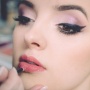 3 Tips Agar Make Up Tak Mudah Luntur Saat Wisuda, Supaya Tampil Memukau!