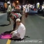 Bikin Geger, Pria Salat di Tengah Jalan Bukan Warga Sembayat Gresik