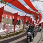Sambut Hari Kemerdekaan, Jalan Desa di Tasik Disulap Jadi Lorong Bendera