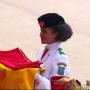 Pembawa Baki Bendera Lilly Wenda Tetap Fokus Meski Sepatu Lepas Tuai Pujian