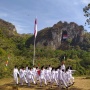 HUT Kemerdekaan RI ke-78, Bendera Merah Putih Raksasa Berkibar di Atas Tebing Hawu Bandung Barat