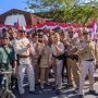Rayakan HUT RI-78, Kibarkan Bendera Sambil Berkeliling Naik Sepeda Onthel
