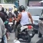 Viral Bule Motoran Sambil Angkat Barbel saat Macet di Bali, 'Waktu Adalah Otot'