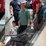 Momen Panembahan Al Nahyan Mengawal Presiden Jokowi Saat Main ke Mall di Medan Bikin Gemas