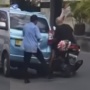 Diduga Mabuk, Bule Oleng Naik Motor hingga Senggol Taksi yang Terparkir di Bali