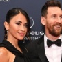 Istri Lionel Messi Kegocek, Hampir Cium Pemain Lain yang Satu Tim dengan Suaminya