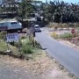 Detik-detik Mobil Tertabrak Kereta Api di Perlintasan Tanpa Palang di Banyuwangi Terekam CCTV