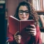 Punya Intelektual Tinggi, 4 Zodiak Ini Dikenal Paling Kutu Buku