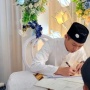 12 Potret Pernikahan Larissa Chou dengan Ikram Rosadi, Sederhana Tapi Tetap Sakral