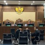 Lukas Enembe Ngamuk Banting Mikrofon di Persidangan, Saat Dicecar Jaksa KPK Soal Aliran Uang