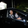 Jelang Tengah Malam Ganjar Tinggalkan Rumah Dinas, Nyetir Mobil Sendiri
