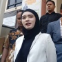Usai Cium Tangan Mertua di Ruang Sidang, Inara Rusli Dituding KDRT ke Anak