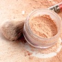 Nggak Sembarangan, Ini 5 Tips Memakai Loose Powder untuk Hasil Maksimal!