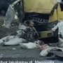 Dramatis, Detik-detik Balita Merangkak Keluar dari Kolong Truk yang Alami Kecelakaan di Lampung Tengah