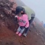 Viral Orangtua Ajak Balita 2 Tahun Mendaki Gunung Kerinci, Publik Khawatir dan Menceramahinya