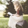 4 Tips Jadikan Baca Buku sebagai Rutinitas, Jangan Ragu Ganti Bacaan!
