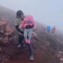 Balita 2 Tahun Merengek saat Diajak Ayahnya Naik Gunung Kerinci, Netizen: Stres!