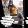 Miris! Emak-Emak Foto Nenek Pegang Bungkusan Demi Konten: Kok Diambil Lagi?