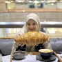 Natasha Rizki Kena Tegur Warganet Makan Corissant Raksasa, Restorannya Belum Halal