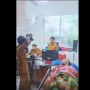 Viral Video Kakek Sakit  Rekam E-KTP Diatas Brankar di Kantor Disdukcapil Bandar Lampung