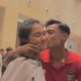 Viral! Momen Romantis Pratama Arhan Peluk Cium Azizah Salsha usai Bawa Timnas Indonesia U-23 ke Piala Asia U-23