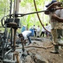 Cerita Nelayan Bantu Warga Dapatkan Air Bersih di Dusun Ciawitali Pangandaran