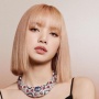 Blackpink Bertemu Raja Charles III, Penampilan Lisa Seperti Pengantin