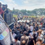 Gegara Aplikator Nakal, Sopir Taksi Online Geruduk Balai Kota Malang
