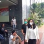 Tutupi Wajah Pakai Masker, Virly Virginia Penuhi Panggilan Polisi Terkait Kasus Produksi Film Porno