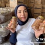 Jual Produk Murah dan Rusak Harga Pasar, Muzdalifah Bikin UMKM Kecil Menjerit