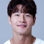 Kaos yang Dijual Dikritik Terlalu Mahal, Kim Jong Kook Running Man Beri Klarifikasi Ini