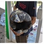 Panas Ekstrem, Viral Kemasan Galon Sekali Pakai Gosong Saat Distribusi