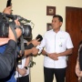 Dirut BPJS Ketenagakerjaan Serahkan JHT Handry Satriago Kepada Keluarga