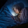 4 Cara Ampuh Mengatasi Sleep Texting, Perilaku Mengirim Pesan Saat Tidur