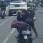 Viral, Kronologi Pria Motoran Sambil Rebahan di Jalan Margonda Depok