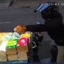 Keterlaluan, Pemotor di Surabaya Mencuri Tisu Pedagang Pinggir Jalan Terekam Kamera