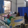Cerita Ibu Korban Keracunan Massal di Bandung Barat, Sang Anak Alami Muntah hingga Diare