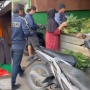 Aksi Emak-emak Belanja saat Kebakaran Pasar Leuwiliang Melanda, Kelewat Santuy!