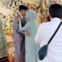 Viral Pasangan Rebut Pelaminan, Nyosor Cium-ciuman di Sebelah Pengantin