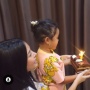 Momen Haru Mutia Ayu saat Ajak Gewa Tiup Lilin di Depan Foto Glenn Fredly