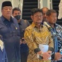 Akhirnya Muncul, Gaya Mentan SYL Beri Keterangan di NasDem Tower: Tangan Genggam Erat Dokumen Lambang Garuda