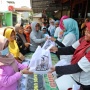 Hanya Rp 5.000! UMKM Sahabat Sandi Uno Lampung Buka Bazar Sembako Murah